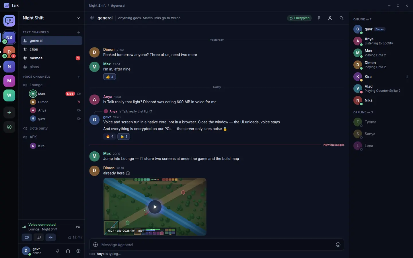 Nox Talk: servers, text and voice channels, a chat with a video message and the member list
